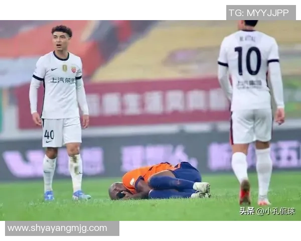 广州恒大主场迎战青岛海牛全力争胜展现球队实力与斗志